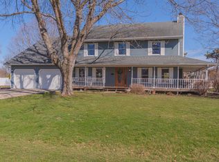 16124 Raintree Rd, Bloomington, IL 61705