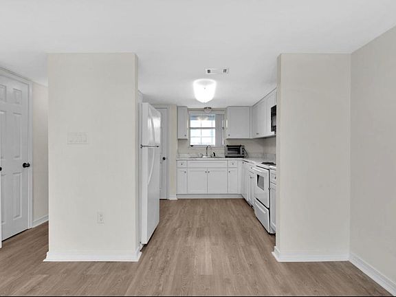 4th image of 1803 Whispering Oaks Ln