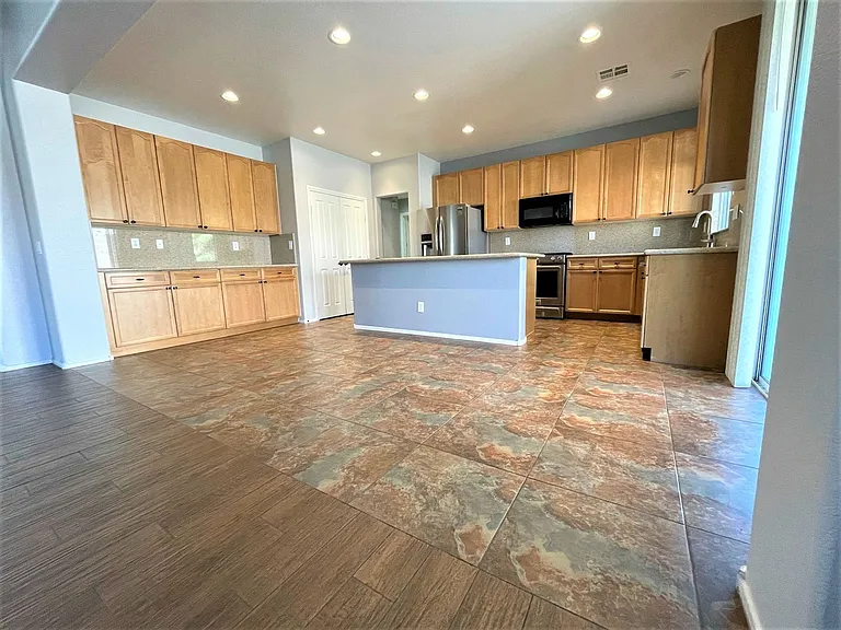 9222 Avon Park Ave — Photo 10