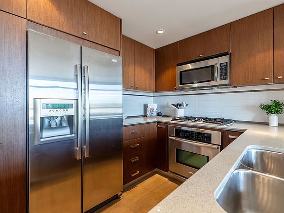 4th image of 2950 King George Blvd #402