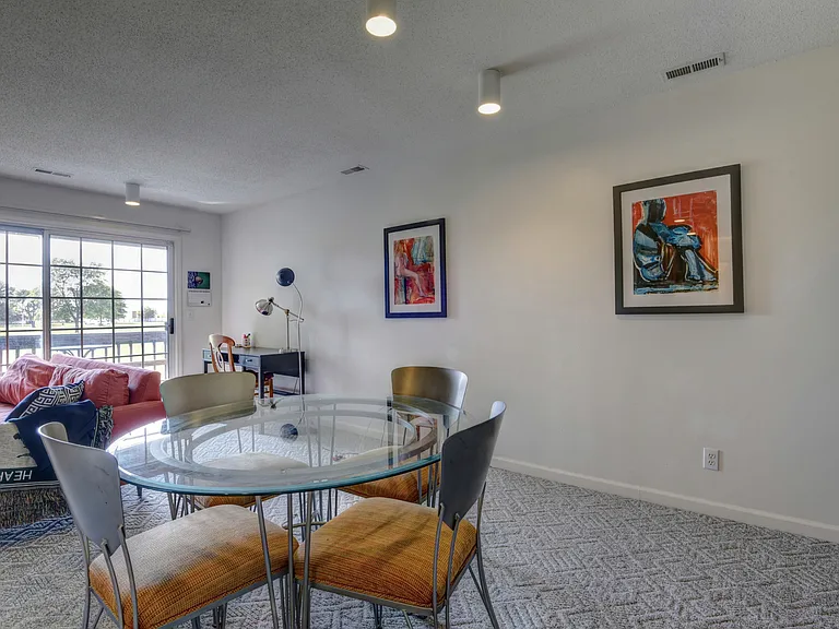 1203 Wesley Ave — Photo 11