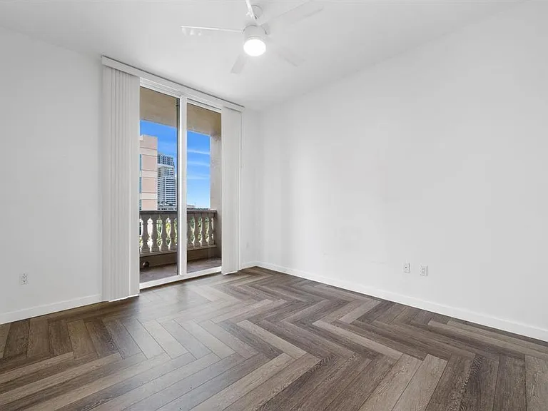 511 SE 5th Ave #615 — Photo 9