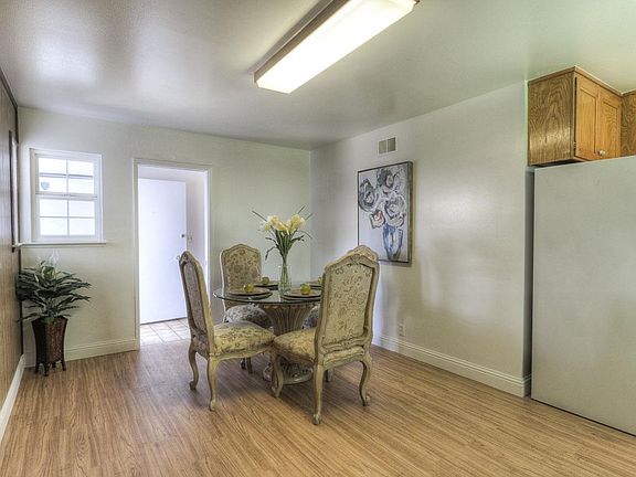 5th image of 3948 Penwith Ave