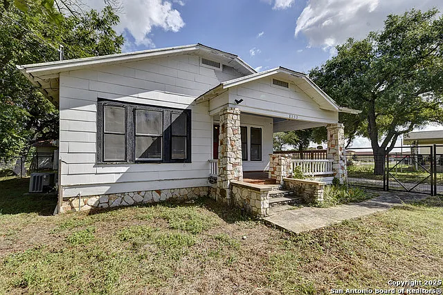 2 bed, 1.0 bath, 1256 sqft, $6,000 — Photo 4