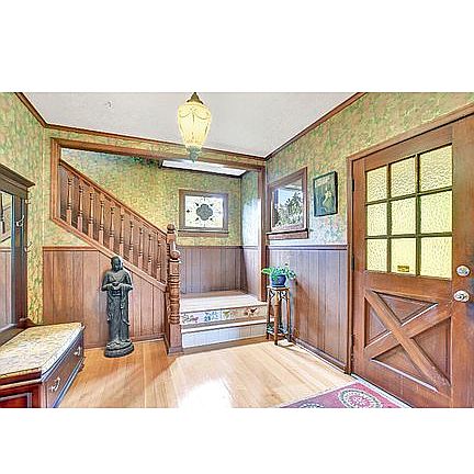 3rd image of 275 20th St NE