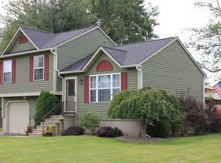 5116 Old Barn Rd, Clay, NY 13041