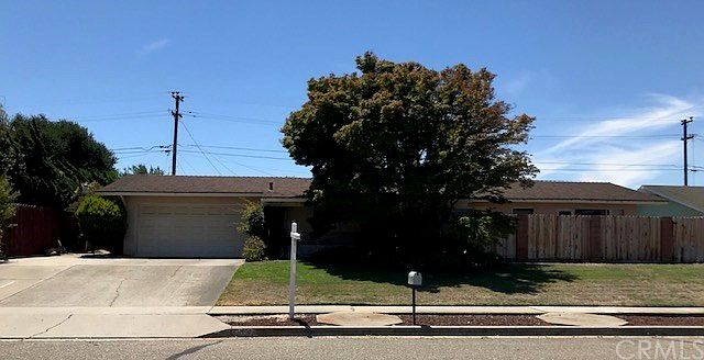 1st image of 560 Fair Oaks Dr
