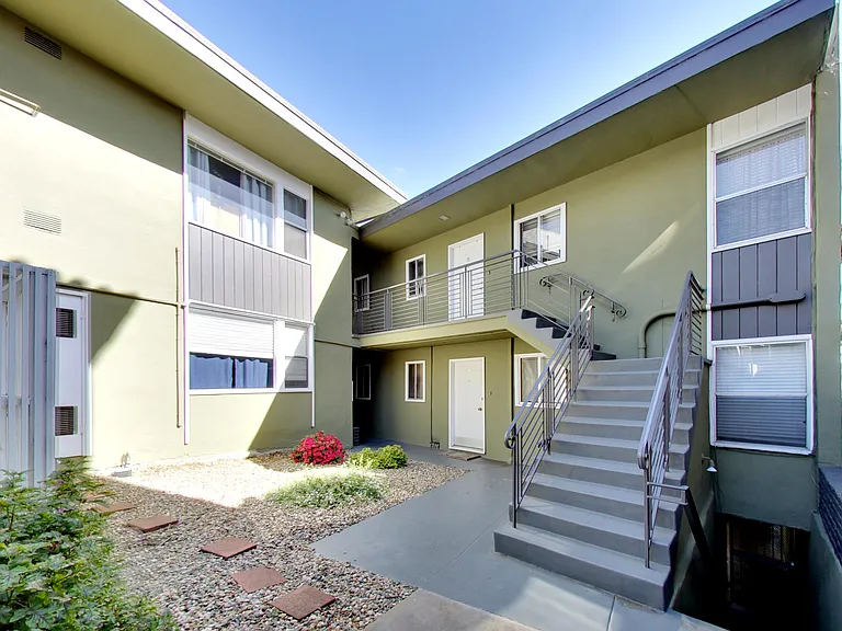 311 Lester — Photo 26