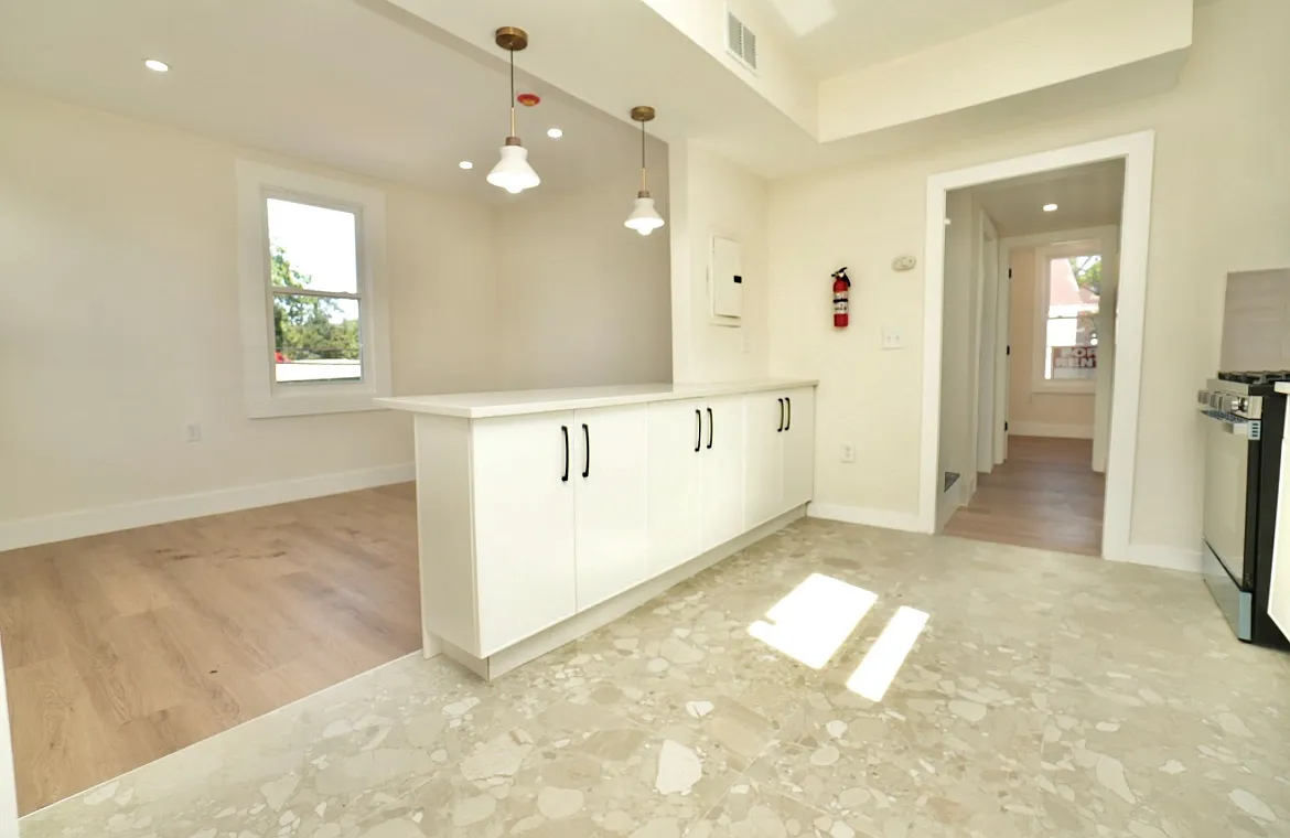 3 bed, $2,500 — Photo 2