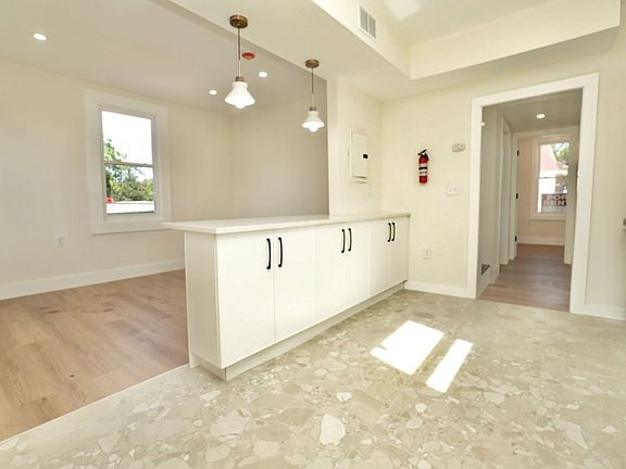 2nd image of 470 14th Ave Floor 2