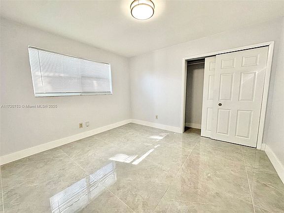 4th image of 941 NW 32nd Ct