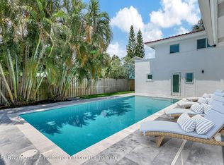 531 S Lakeside Dr, Lake Worth, FL 33460