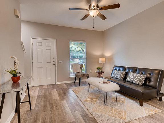 3rd image of 6105 Friendswood Dr