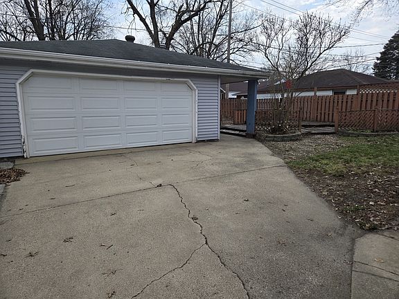 4th image of 17909 Glen Oak Ave