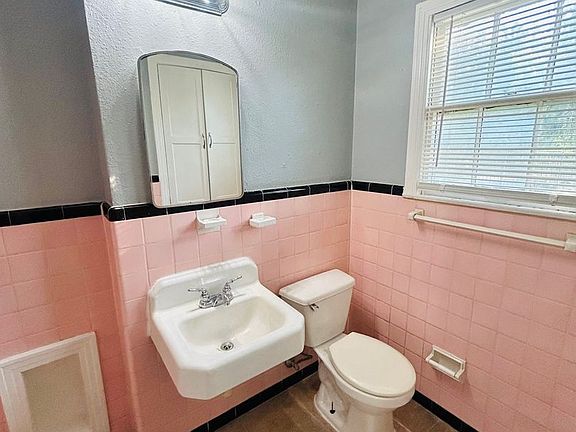 4th image of 1112 N 34th St APT 105