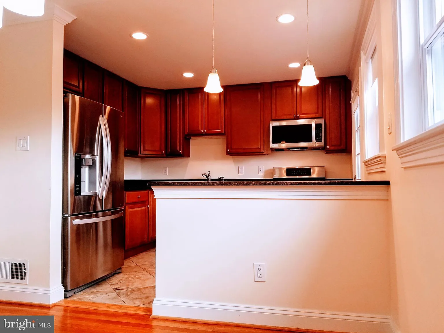 3 bed, 2.0 bath, 1484 sqft, $3,595 — Photo 2