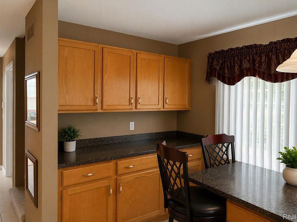 22119 Oakwood Dr, photo 19