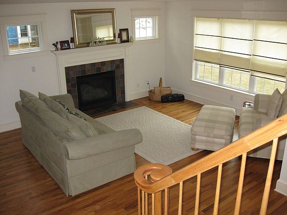 Living Rm (front of house)