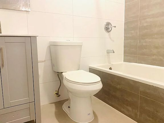 3rd image of 1945 Broadway APT 3