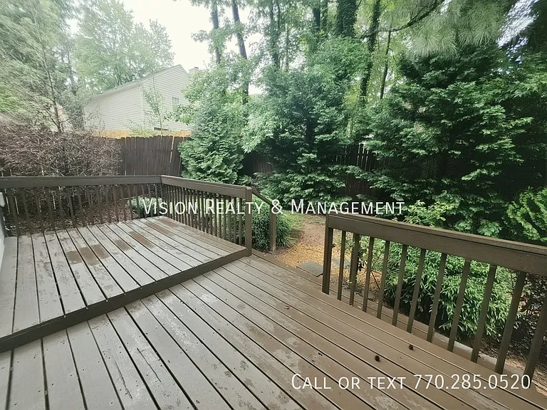5025 Brittany Dr — Photo 25