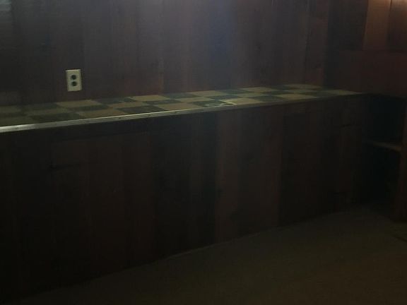 5th image of 1035 Mill St