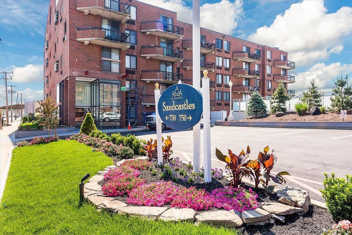 2 bed, 2.0 bath, 1063 sqft, $4,200 — Photo 1