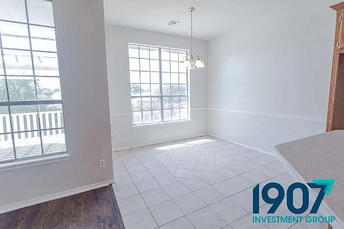 501 Madeline Ln — Photo 15