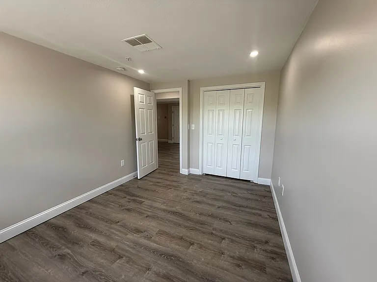 Pondsview Apartments — Photo 67