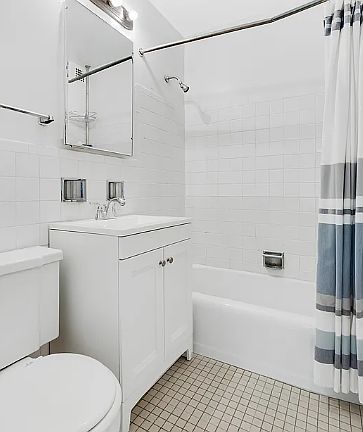 5th image of 330 E 33rd St APT 7P