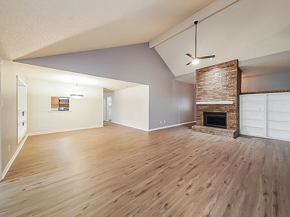 5th image of 940 Holly Ln