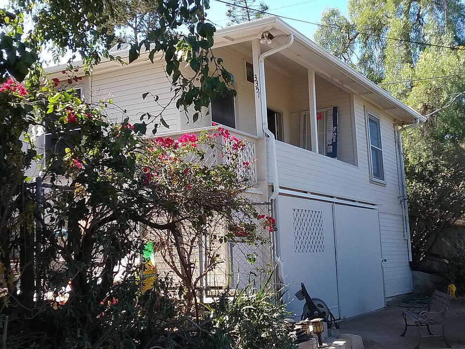approaching Date St house entry steps, bottom right of center