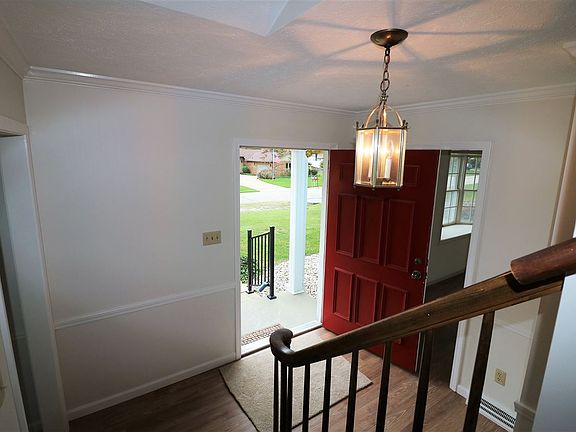 3rd image of 19387 Edinburgh Dr