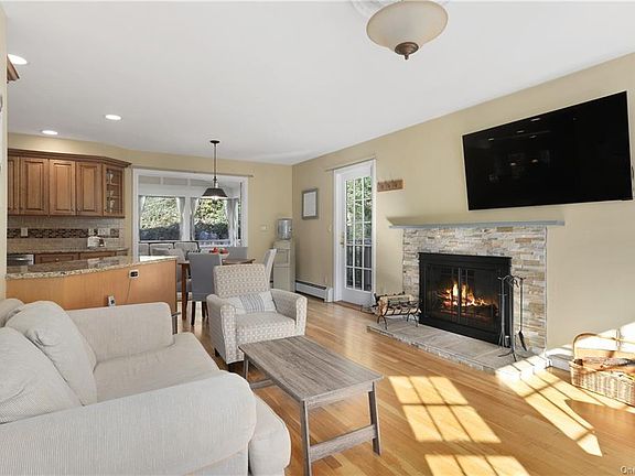 3rd image of 13 Douglas Dr
