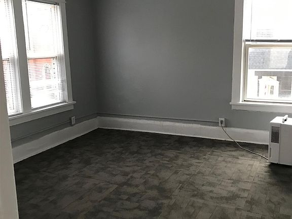 2nd image of 426 W 7th St APT 1