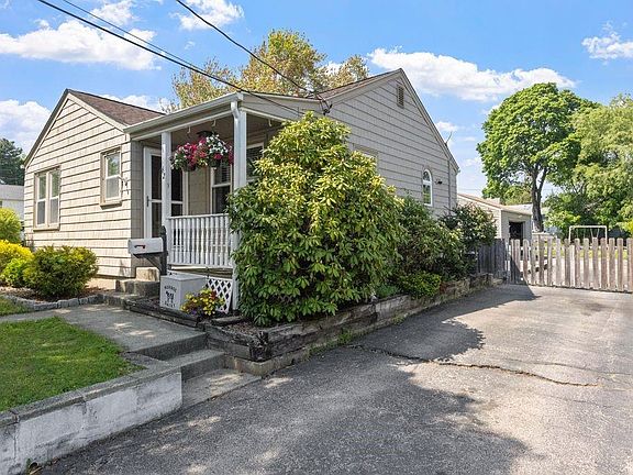 3rd image of 62 Gardiner Ave