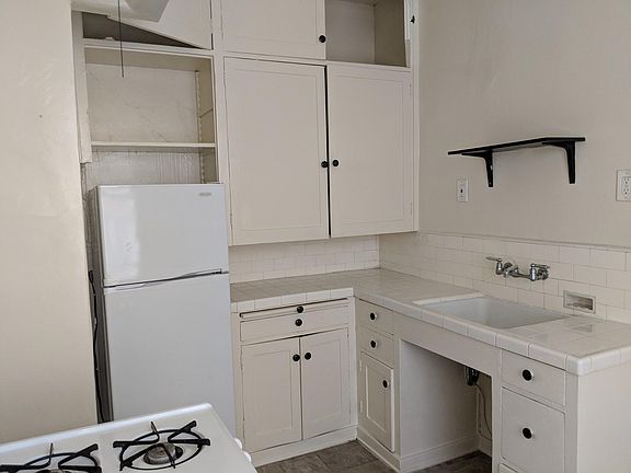 3rd image of 335 S Berendo St