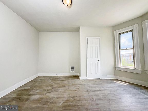 3rd image of 3010 Grayson St
