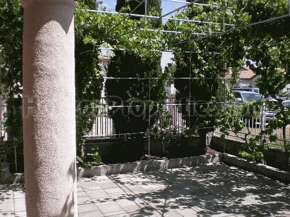 (4) : 7762 18th St Sacramento, CA