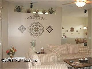 3rd image of 812 S Longneedle Dr