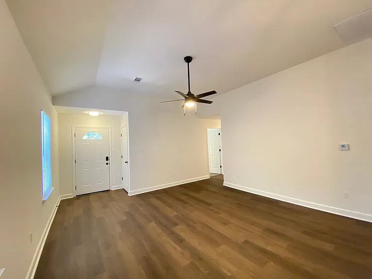 2111 S Oak St — Photo 10