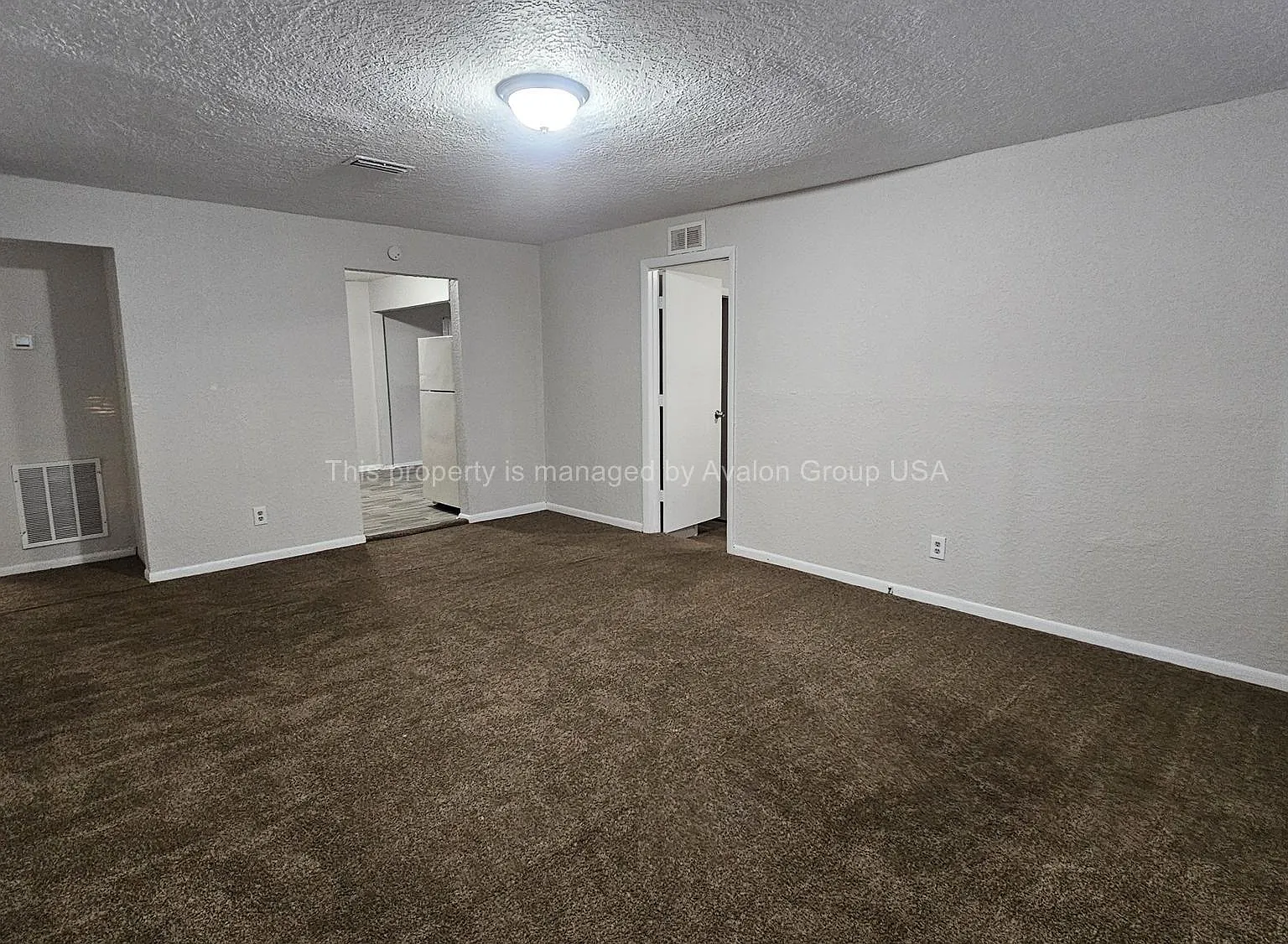 3 bed, 1.5 bath, 977 sqft, $1,225 — Photo 3