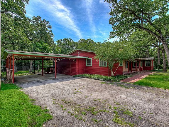 3rd image of 7 Oak Village Dr