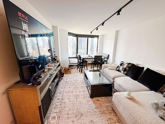 4th image of 415 E 37th St APT 36K