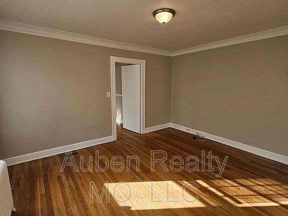 5th image of 5436 Harrison St #1F