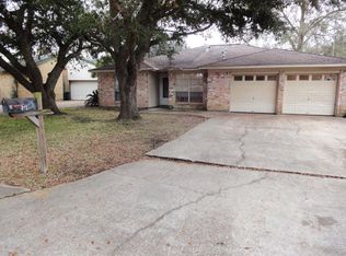 312 Linden St, Angleton, TX 77515