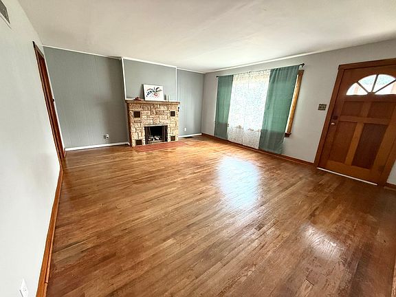2nd image of 2116 Clay St