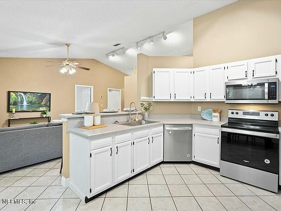 3rd image of 7810 MORGAN HILL Court
