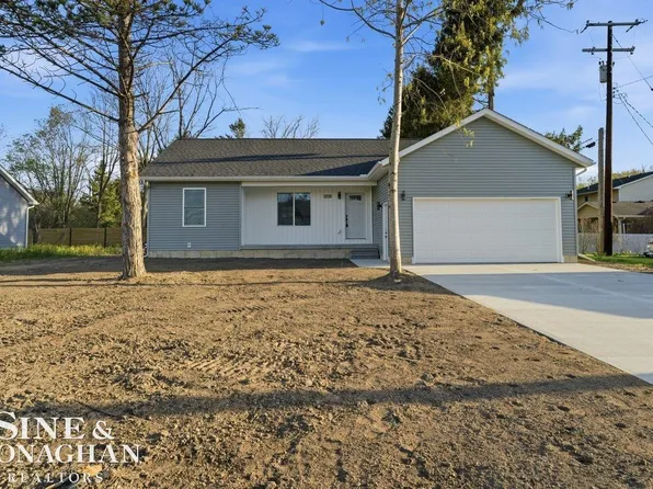 1250 18th St, Marysville, MI 48040