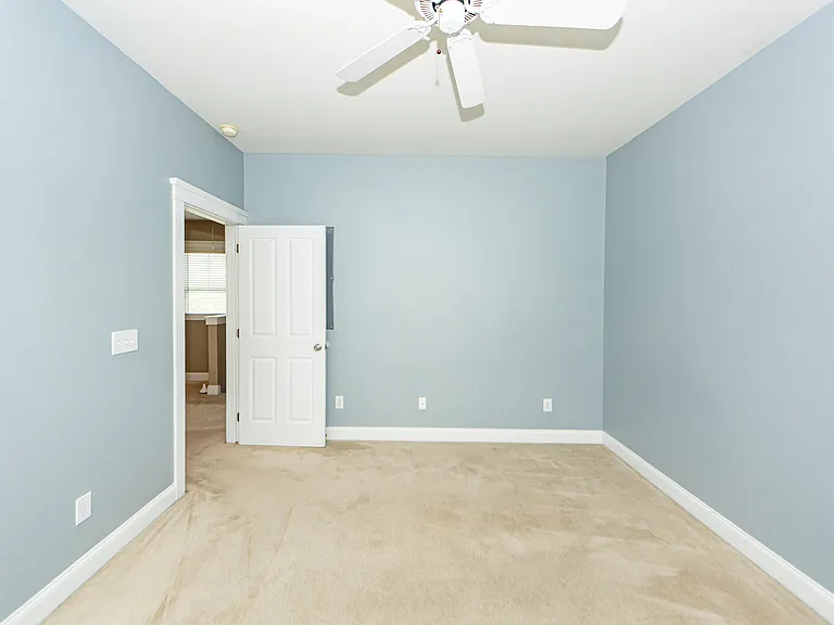 302 White Gables Dr — Photo 38
