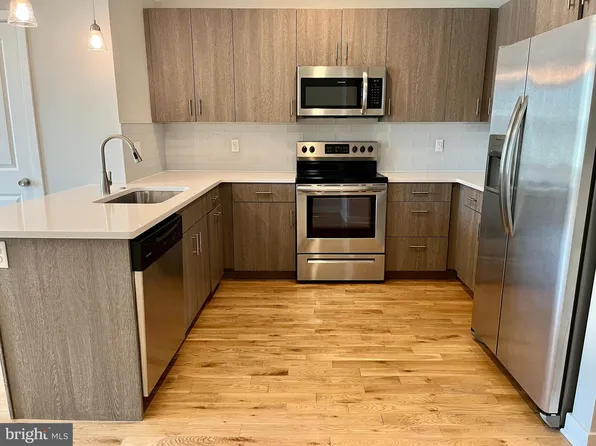 2039 N College Ave APT A, Philadelphia, PA 19121